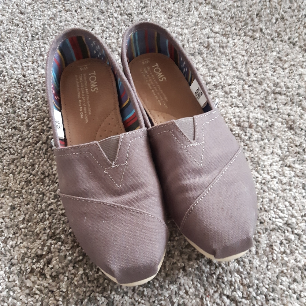 Tom's canvas shoes gray